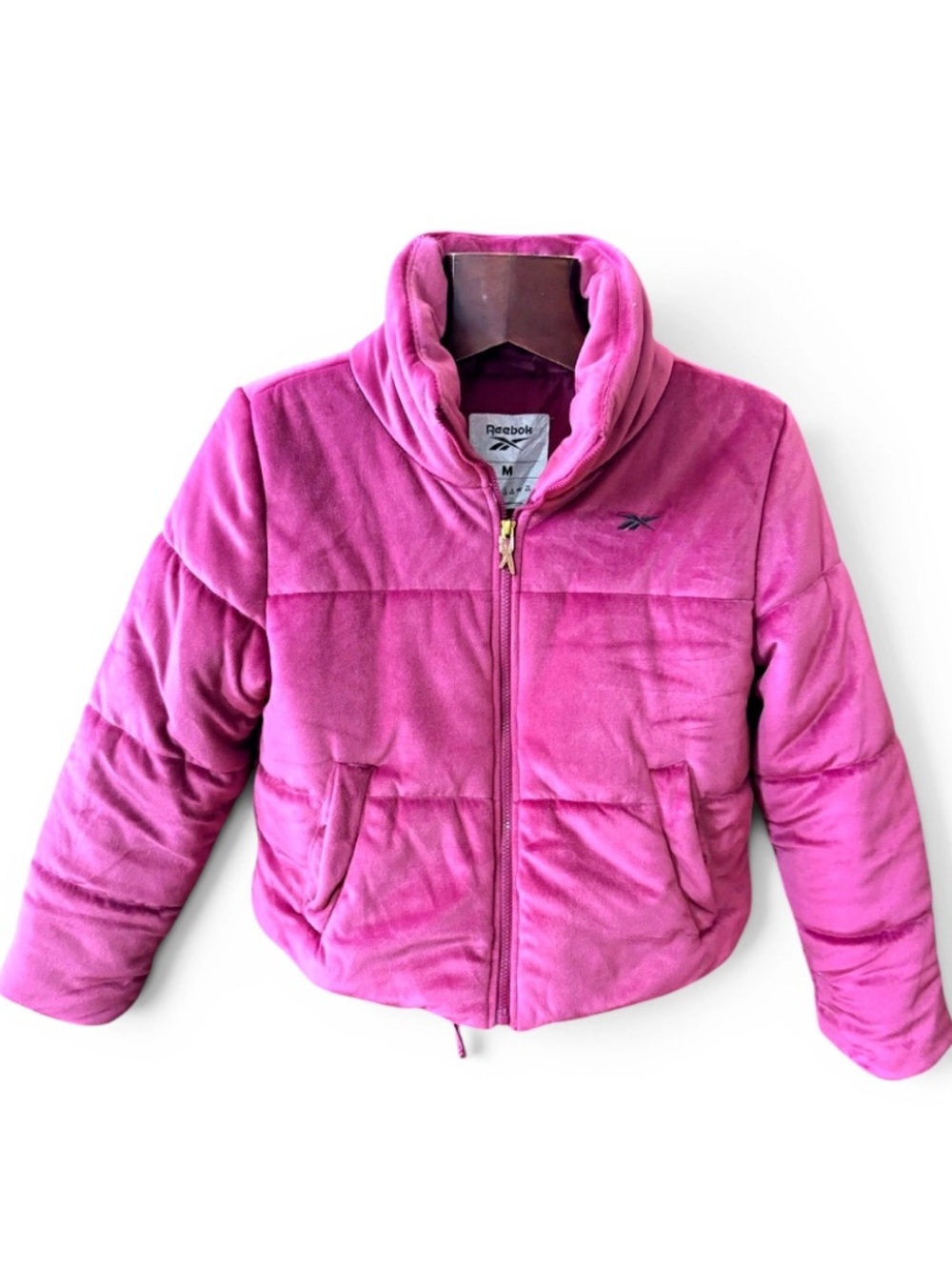 🛍️Reebok Women’s Size M Pink Puffer Jacket. Like New. So Soft.